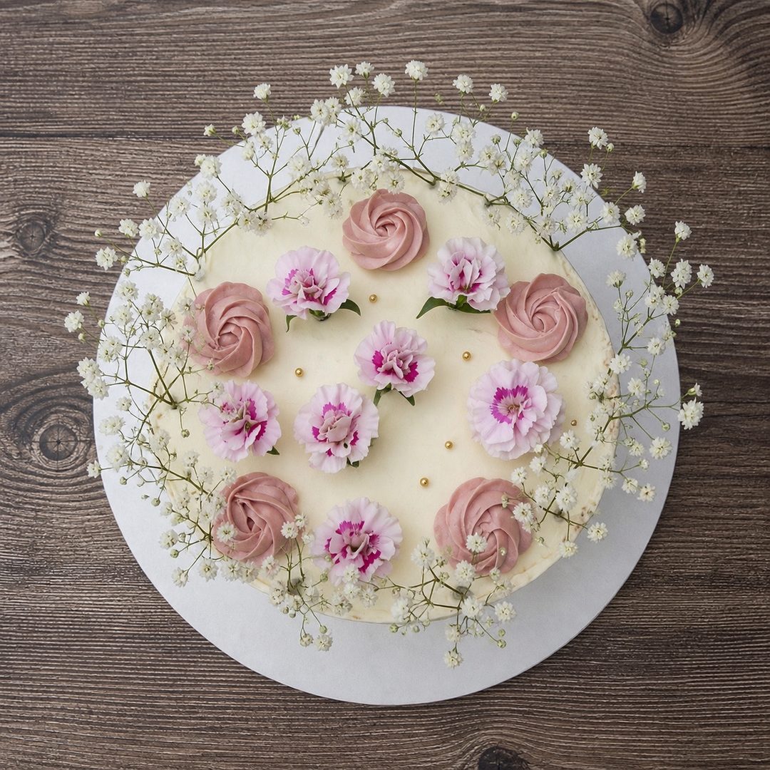 Monifique Pâtisserie — Torte mit Buttercreme-Rosetten